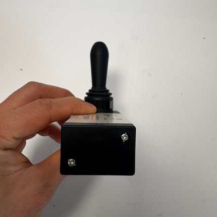 Airtac 4H330E-08: Hand Valve. Toggle Style - 4H330E08T