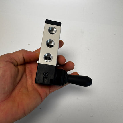 Airtac 4H330E-08: Hand Valve. Toggle Style - 4H330E08T