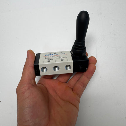 Airtac 4H210-06: Hand Valve. Toggle Style - 4H21006